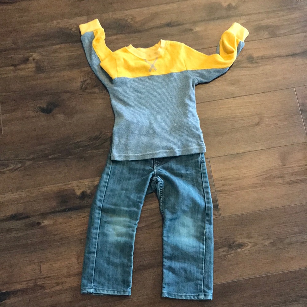 Okie dokie 3T thermal top and Levi’s 514 3T.